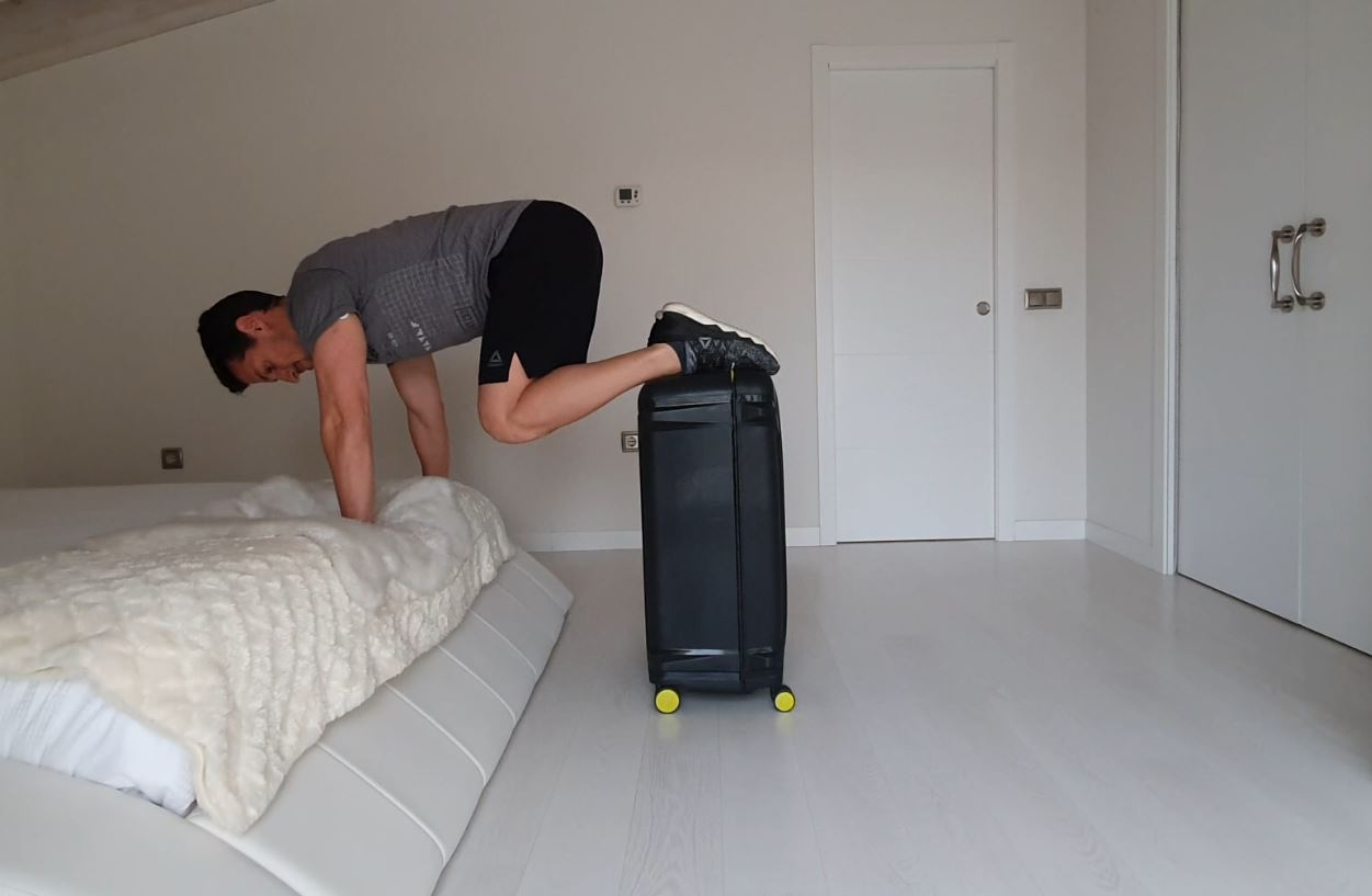 Yo entreno en casa / Día 20: Entrena con una maleta